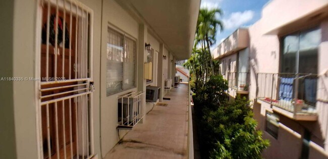 Foto del edificio - 7625 Harding Ave