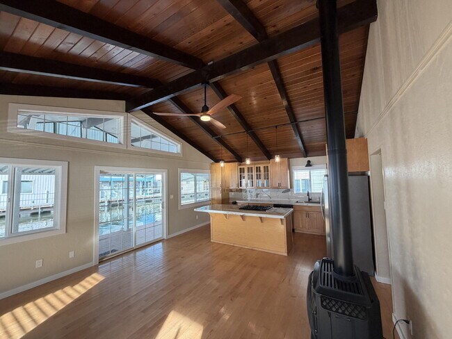 Foto del edificio - 2 Bedroom - 1 Bath Floating Home Available for Move In 1/16/2026!!