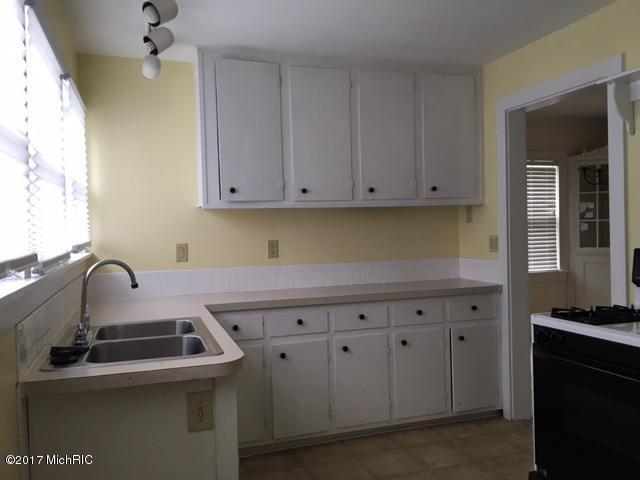 Building Photo - 8337 W Long Lake Dr