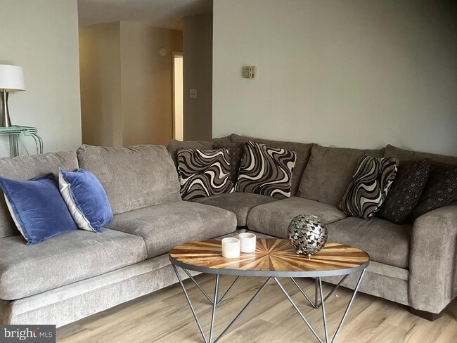 Building Photo - 7420 Westlake Terrace