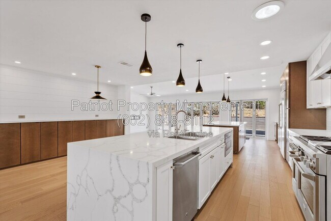Building Photo - 8515 N 13th Pl