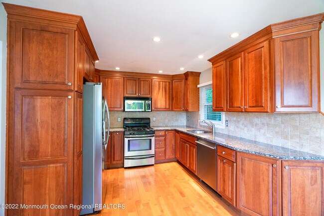 Building Photo - 212 Riviera Dr