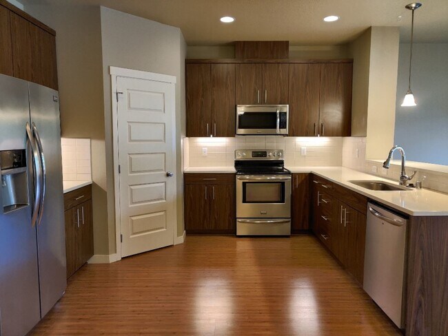 Foto del edificio - Modern Hawks Prairie Townhome