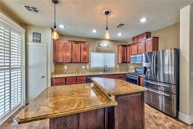 Foto del edificio - 5025 W Lone Wolf Ave