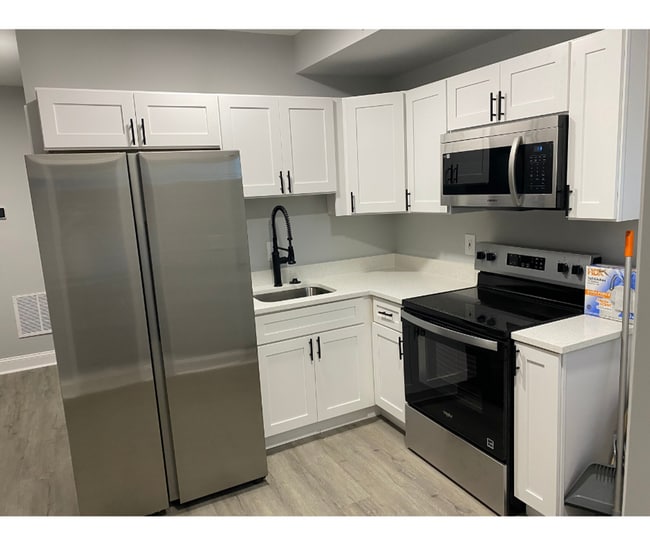 Building Photo - 5019 Belair Rd