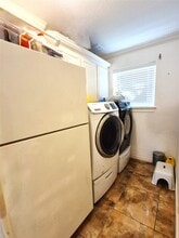 Building Photo - 402 1/2 Avenue A