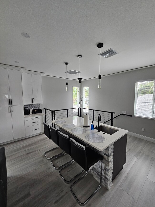 Foto del edificio - 8797 Rose Way