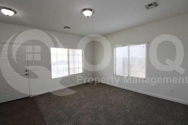 Building Photo - 1686 W Paisley Dr
