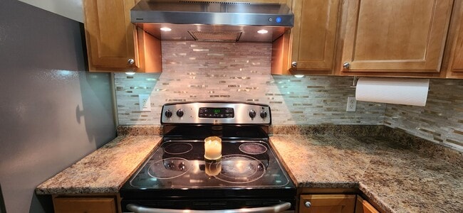 Building Photo - 391 Putnam Pike