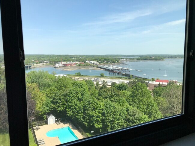 Foto del edificio - 340 Eastern Prom