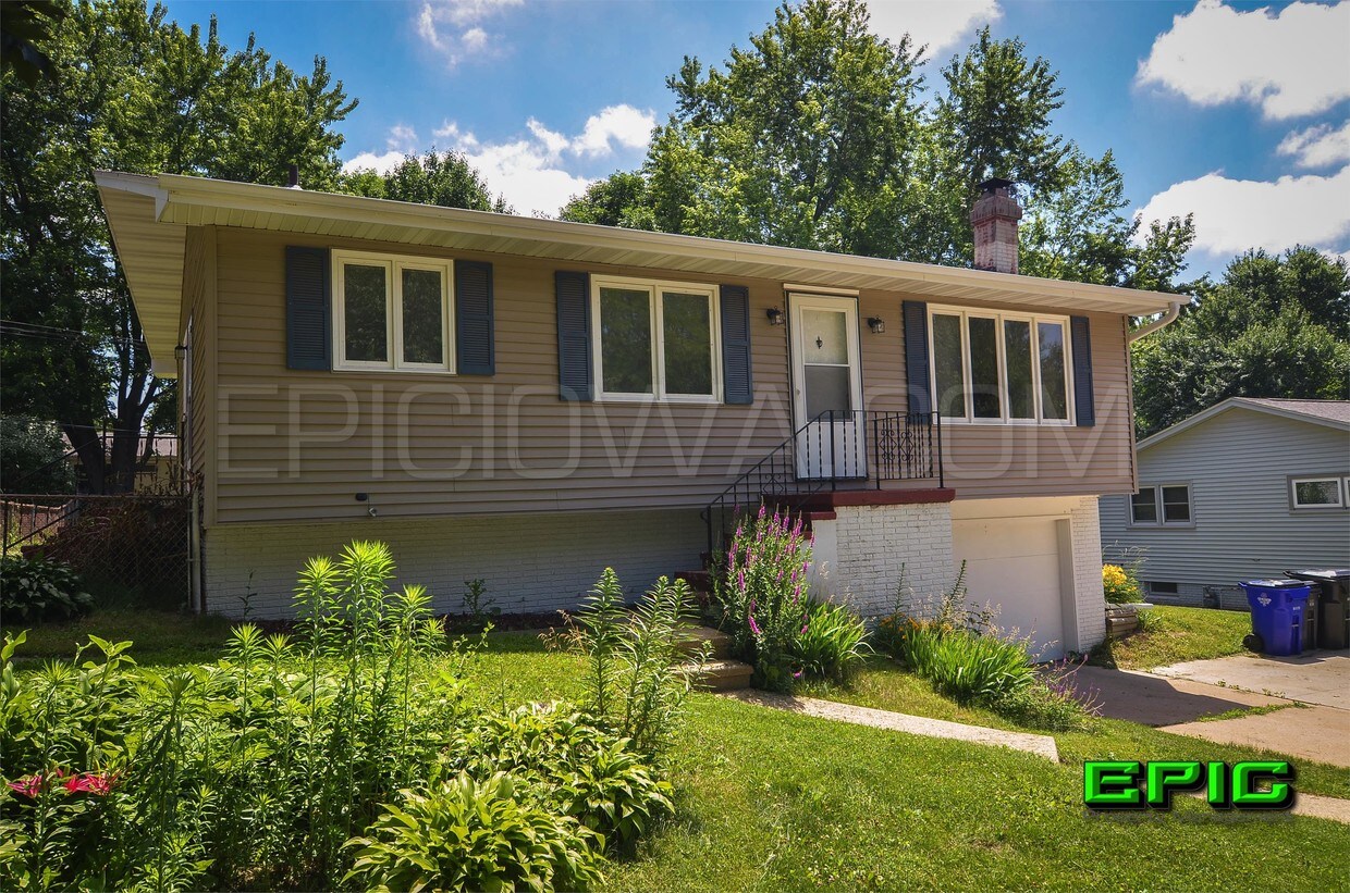 1625 27th St NW, Cedar Rapids, IA 52405 House Rental in Cedar Rapids, IA