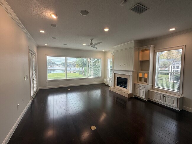 Building Photo - 3900 Lake Sarah Dr