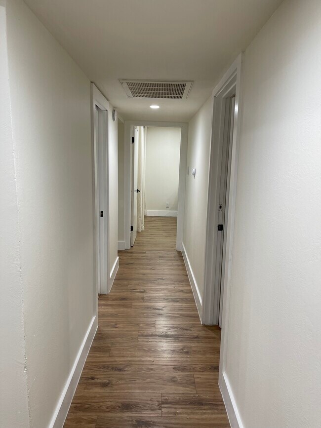 Foto del edificio - 6026 Birchbrook Dr