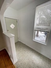 Building Photo - 1302 W 1st St