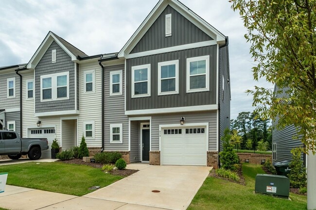 Building Photo - 838 Oak Center Dr