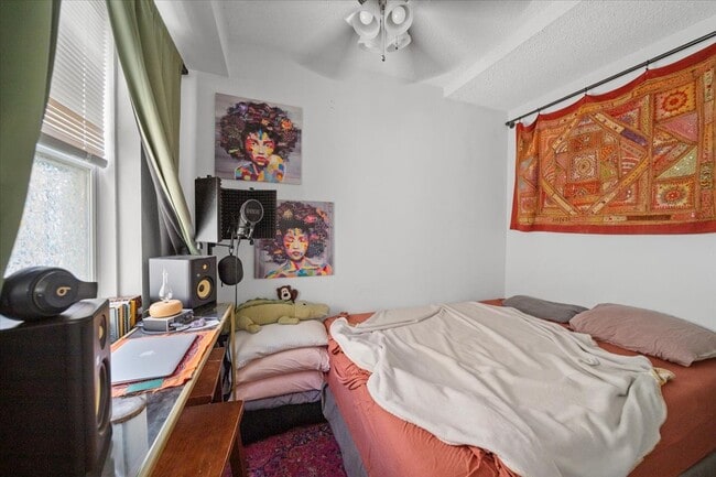 Foto del edificio - 3727 N Pine Grove Ave