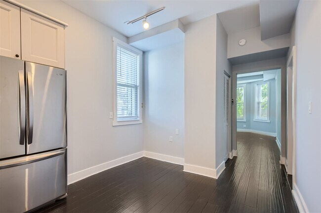 Building Photo - 1816 N Wood St