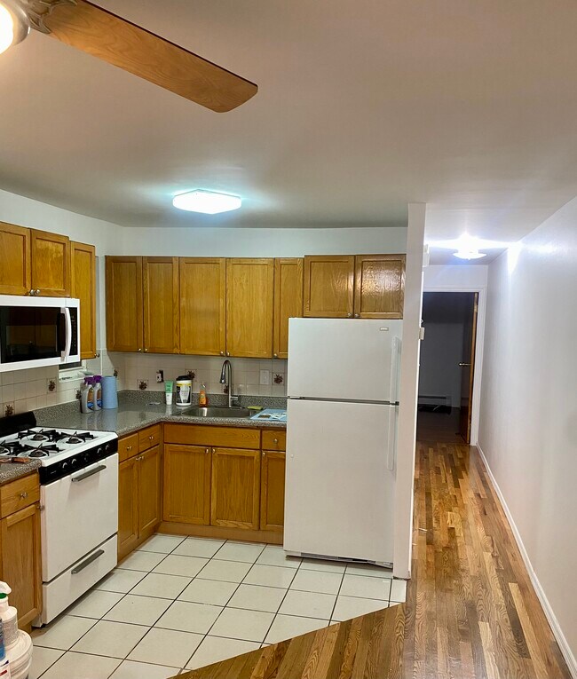 Kitchen - 759 Warwick St