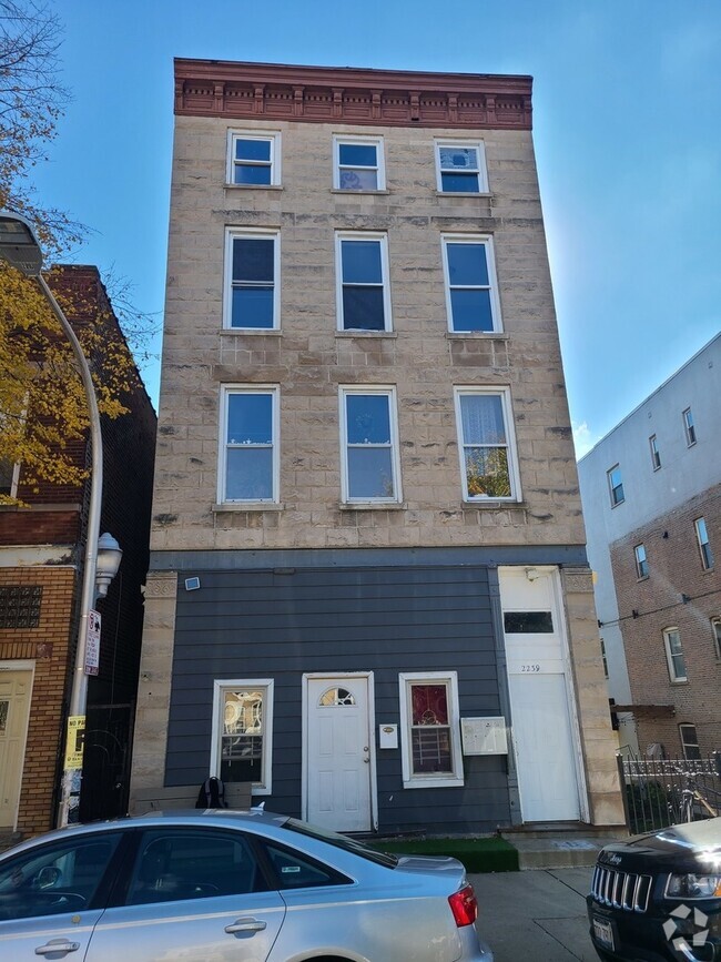 Building Photo - 2239 W 18th Pl