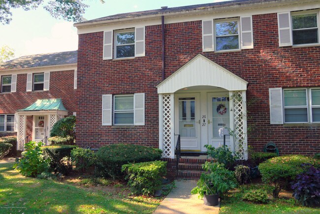 Building Photo - 26 Manor Dr