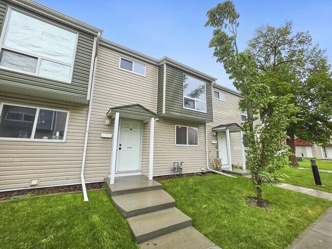 Building Photo - 5425 Pensacola Crescent SE