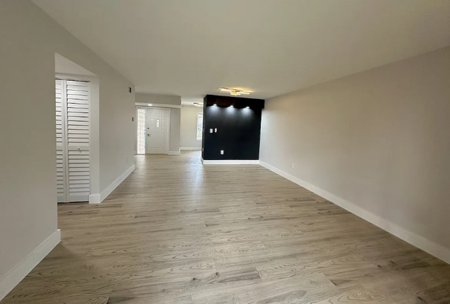 Foto del edificio - 8211 NW 191st St