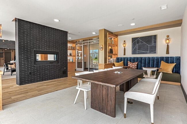 Building Photo - Luxia Preston
