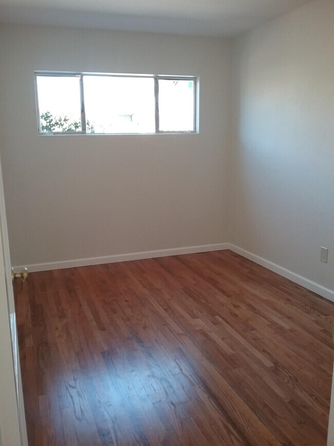 Foto del edificio - 4570 Muir Ave
