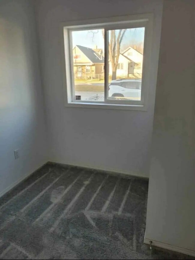 Building Photo - 760 Burrows Ave