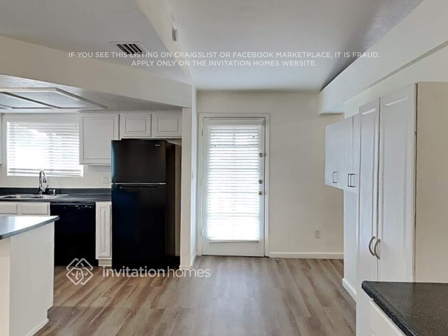 Foto del edificio - 6361 W Caron St