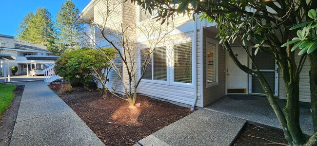 Foto del edificio - 3 bedroom 2 bath First Floor Condo in Lake Stevens $2395.00