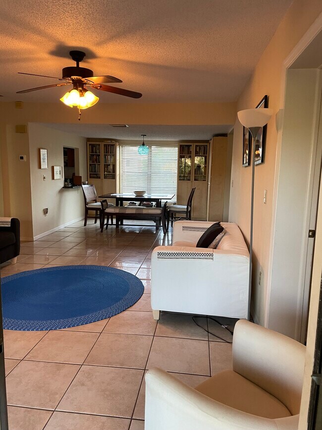 2401 Gull Ct Unit L, Clearwater, FL 33762 Condo for Rent in