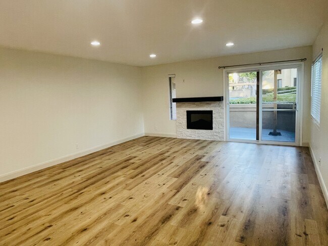 Building Photo - 9885 Scripps Westview Way