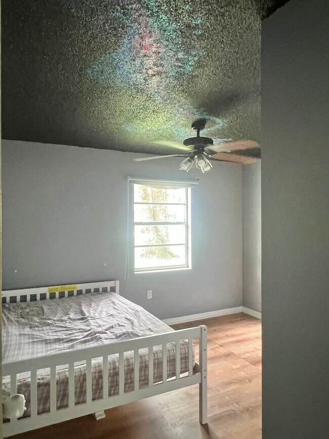Foto del edificio - LARGE Beautifully Renovated 4/3 in Quaint ...