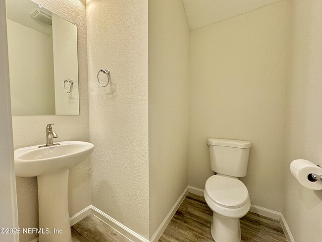 Building Photo - 826 5th Ave S