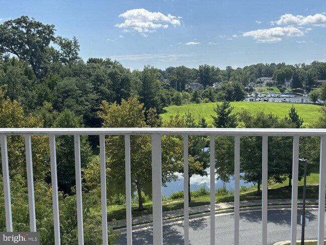 Foto del edificio - 594 Hopkins Landing Dr