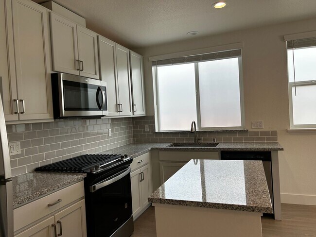 Building Photo - 1 BED 1 BATH JR ADU 2 months Free rent is ...