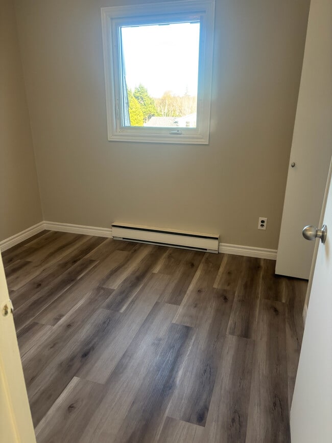 Building Photo - Bright and Airy 2-Bedroom in a Quiet, Conv...