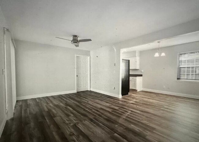 Building Photo - 8734 Forest Green Dr