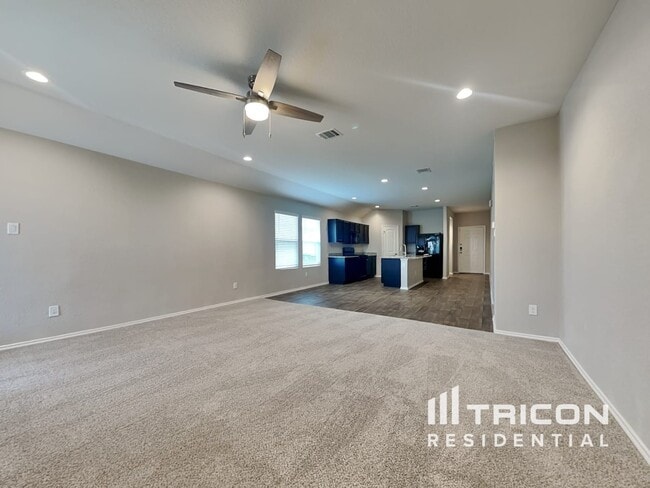 Building Photo - 221 Dylan Dr