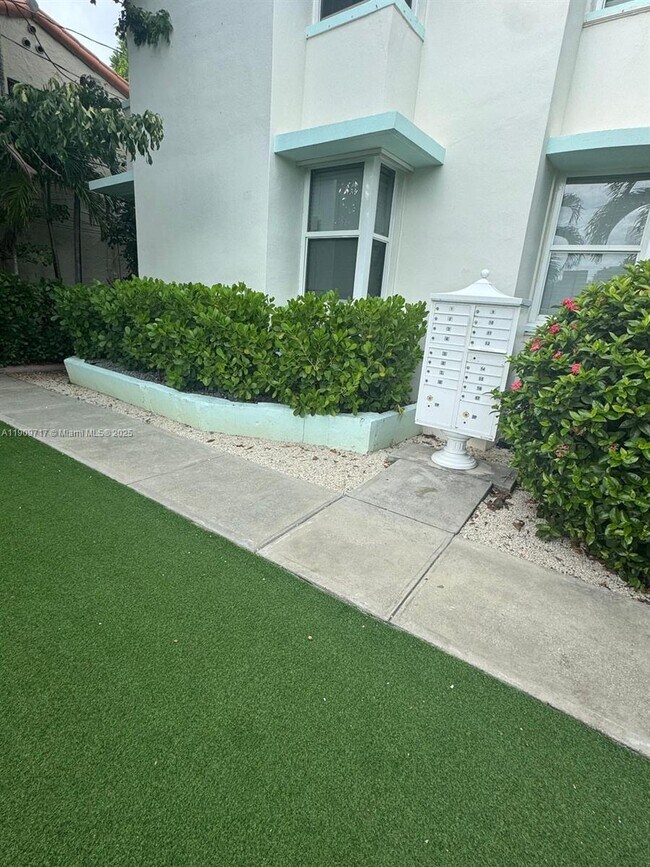 Building Photo - 315 W 28th St