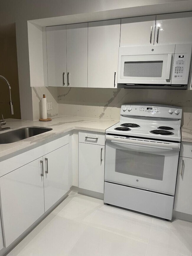 kitchen - 4241 San Marino Blvd