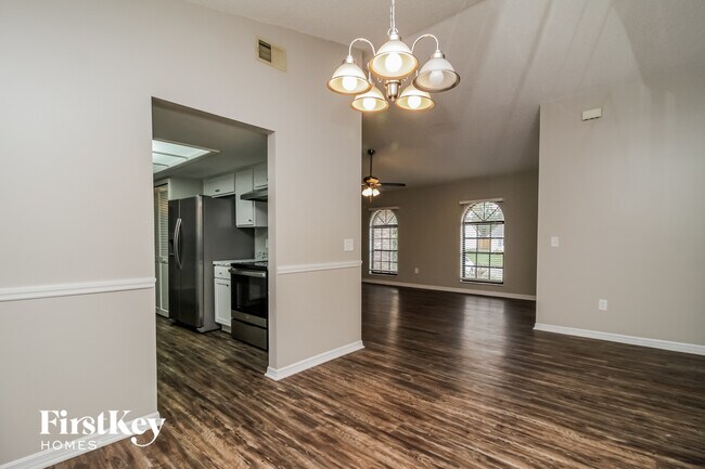 Building Photo - 836 Sylvia Dr