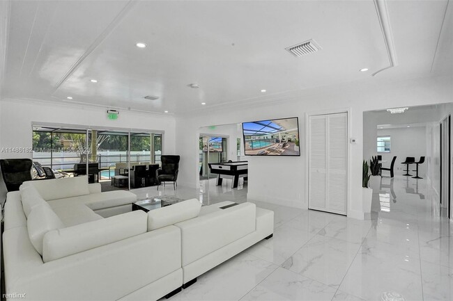 Foto del edificio - 5 br, 5 bath House - 4900 Polk St