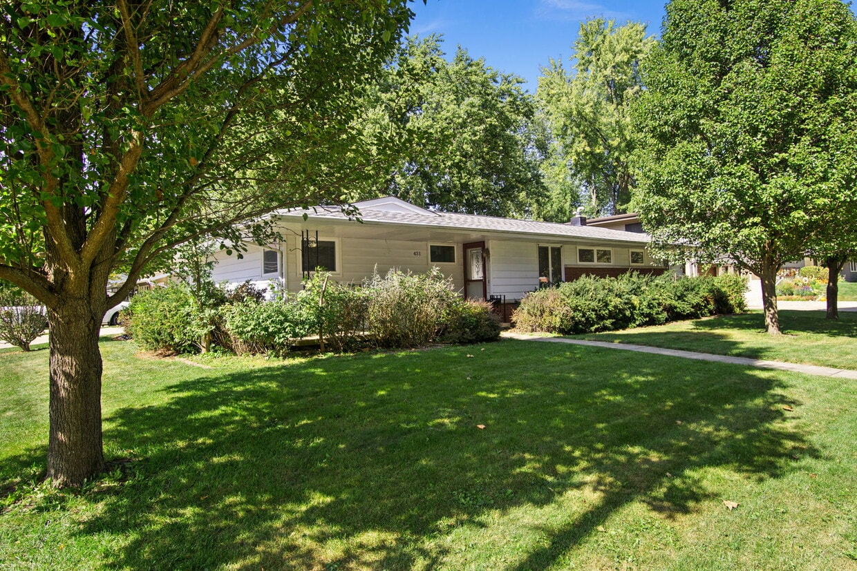 Primary Photo - 431 Parkside Dr