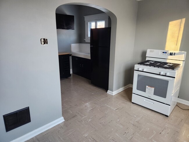 Building Photo - 1395 Section Rd