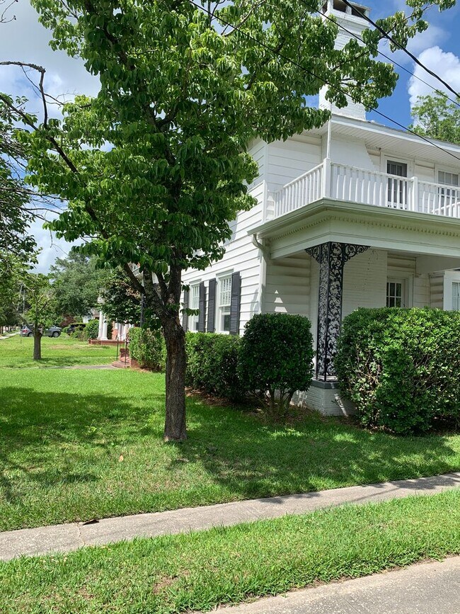 Foto del edificio - Beautiful Historic 3 Bedroom 2 Bath House on Colonial Drive