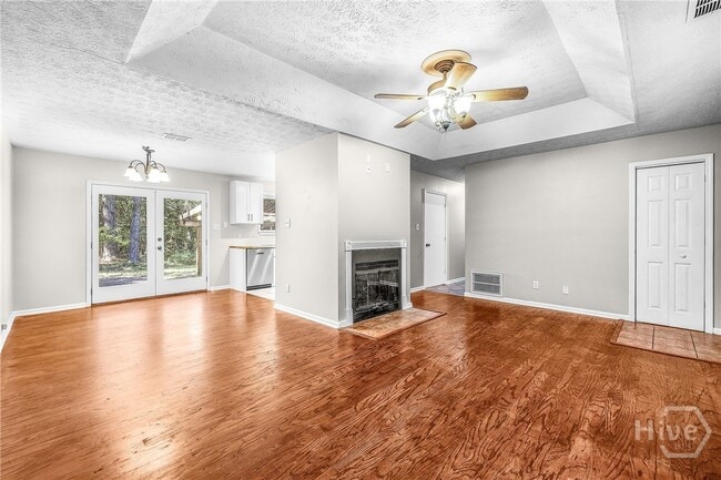 Building Photo - 615 W Tietgen St