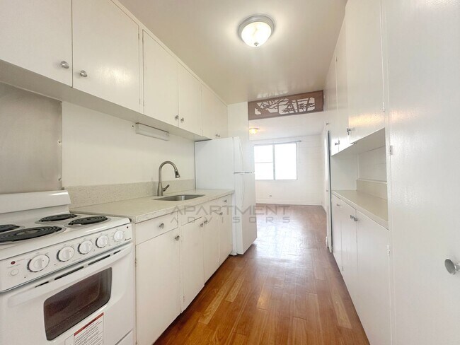 Building Photo - $500 1ST MONTH MOVE IN SPECIAL! RECENTLY U...