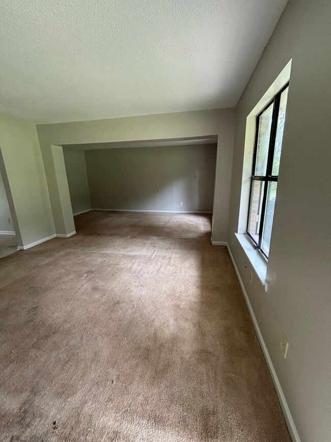 Building Photo - FOR RENT